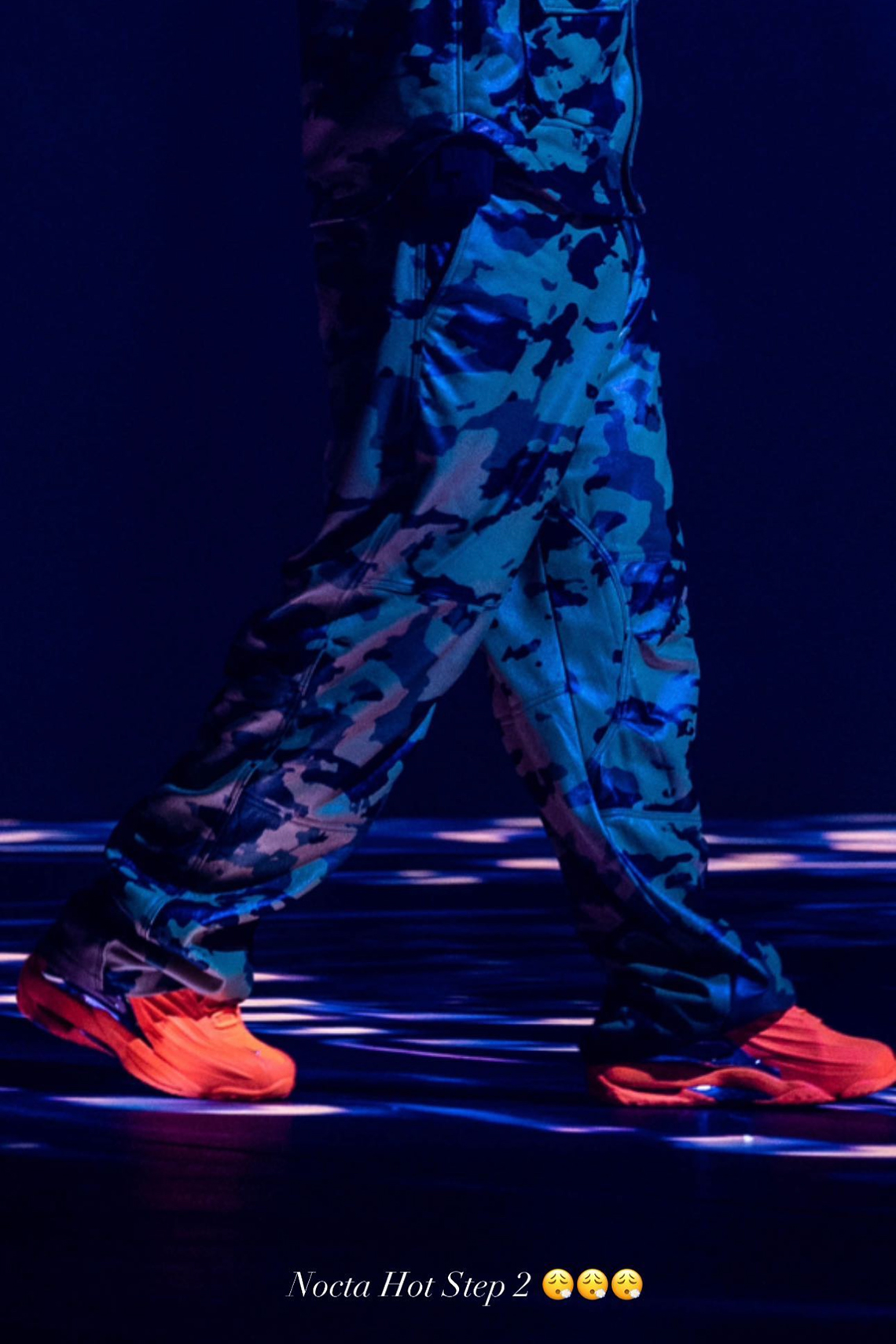 Drake giới thiệu Nike NOCTA Hot Step 2 trong chuyến lưu diễn It's All A Blur: Sự hòa quyện giữa turf trainers và giày bóng rổ thập niên 1990/2000 - 2