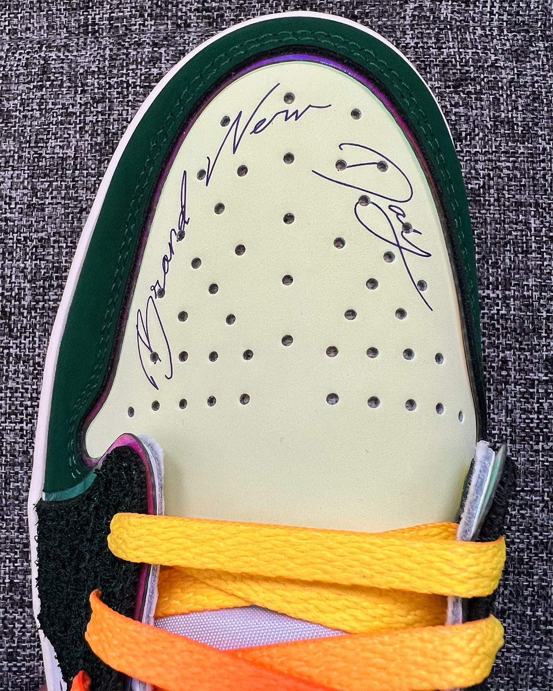 Dưới đây là thông tin chi tiết về Air Jordan 1 Low OG Doernbecher - 4