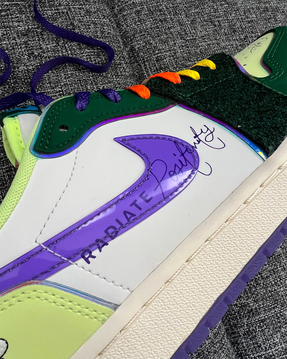 Dưới đây là thông tin chi tiết về Air Jordan 1 Low OG Doernbecher - 5