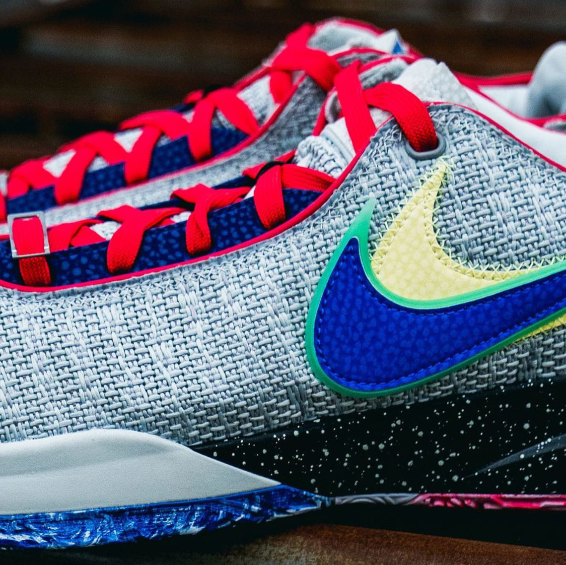 Flair Galaxy xuất hiện trở lại trên Nike Lebron 20 - 4