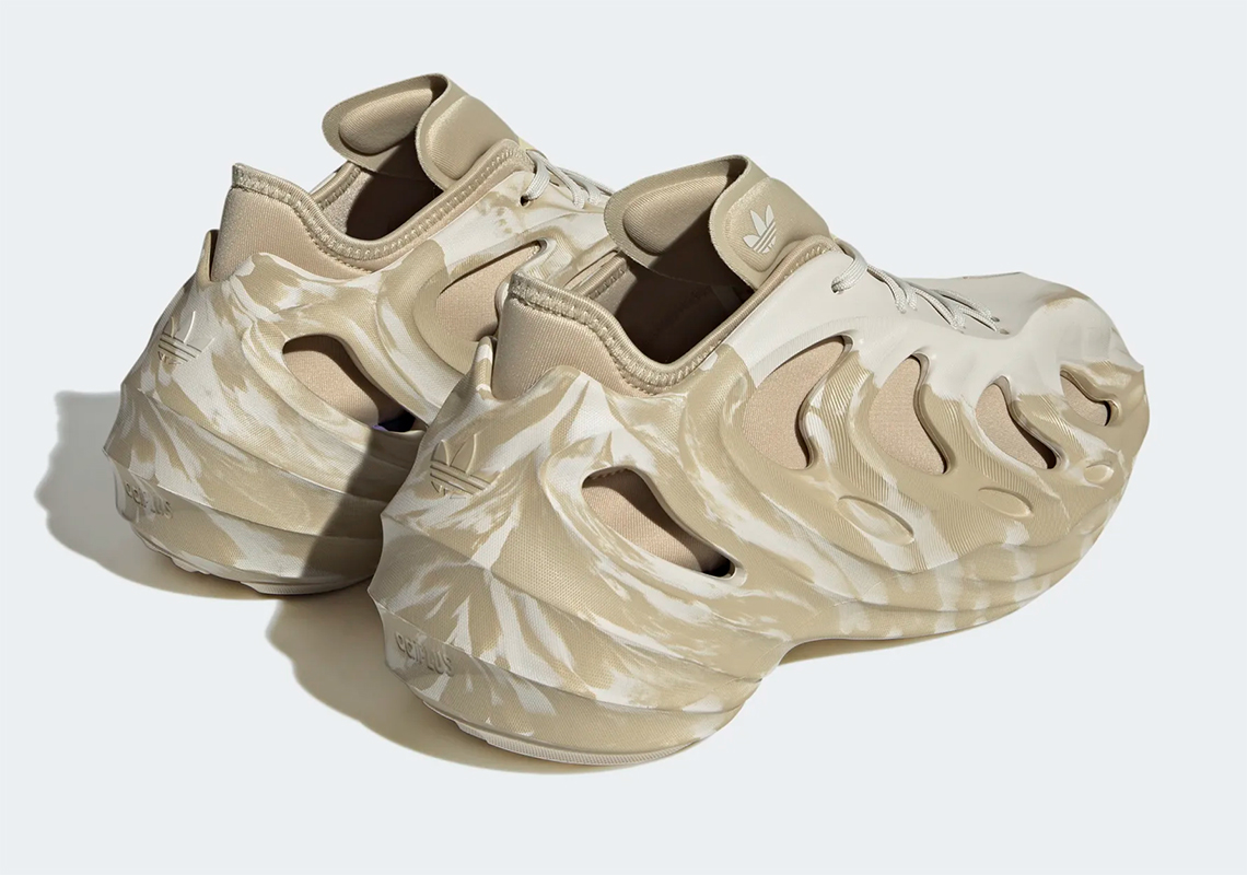 Giày adidas adiFOM Q Strata: Họa tiết trừu tượng như YEEZY MX - 5