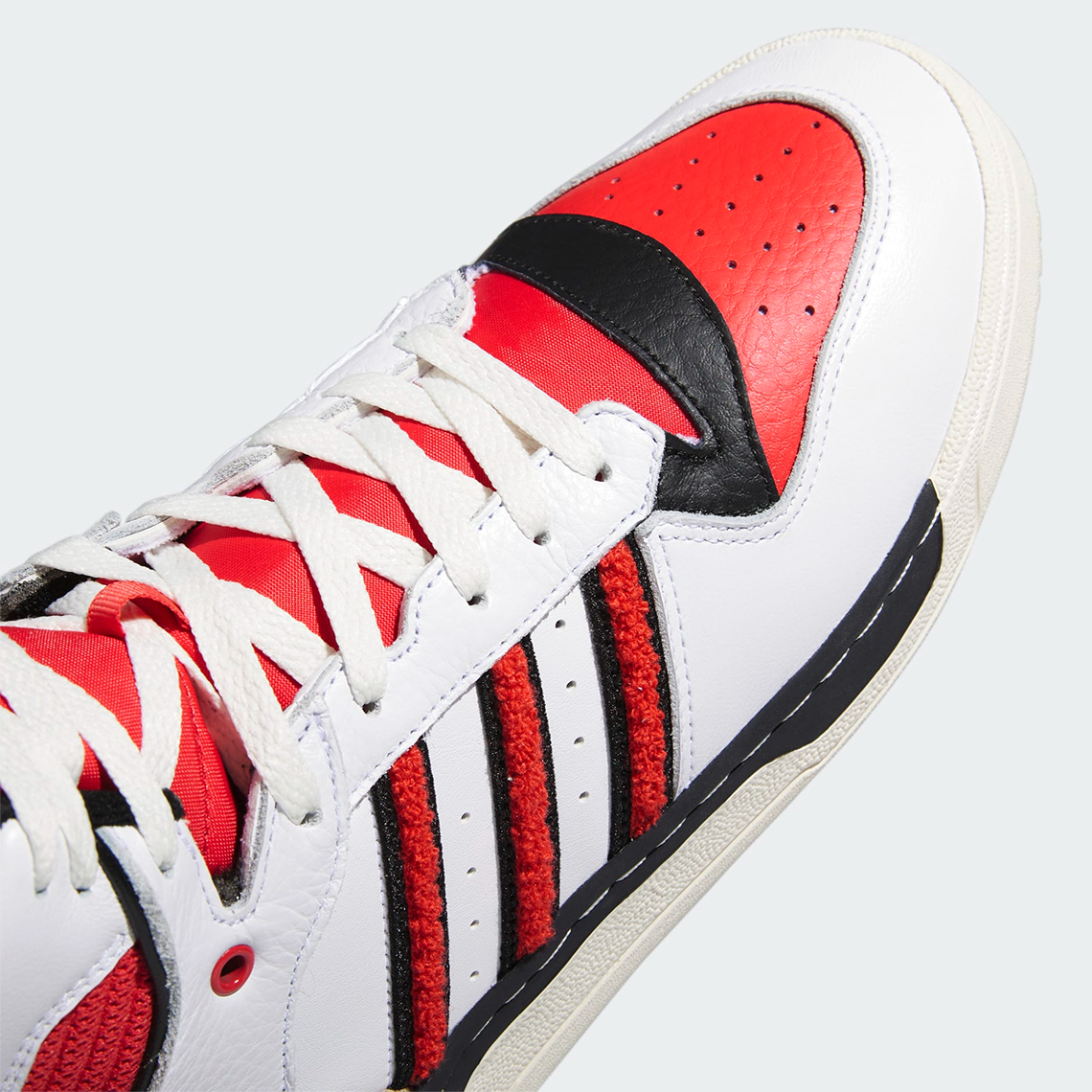 Giày adidas Rivalry Hi phiên bản mới kết hợp màu Chicago - 8