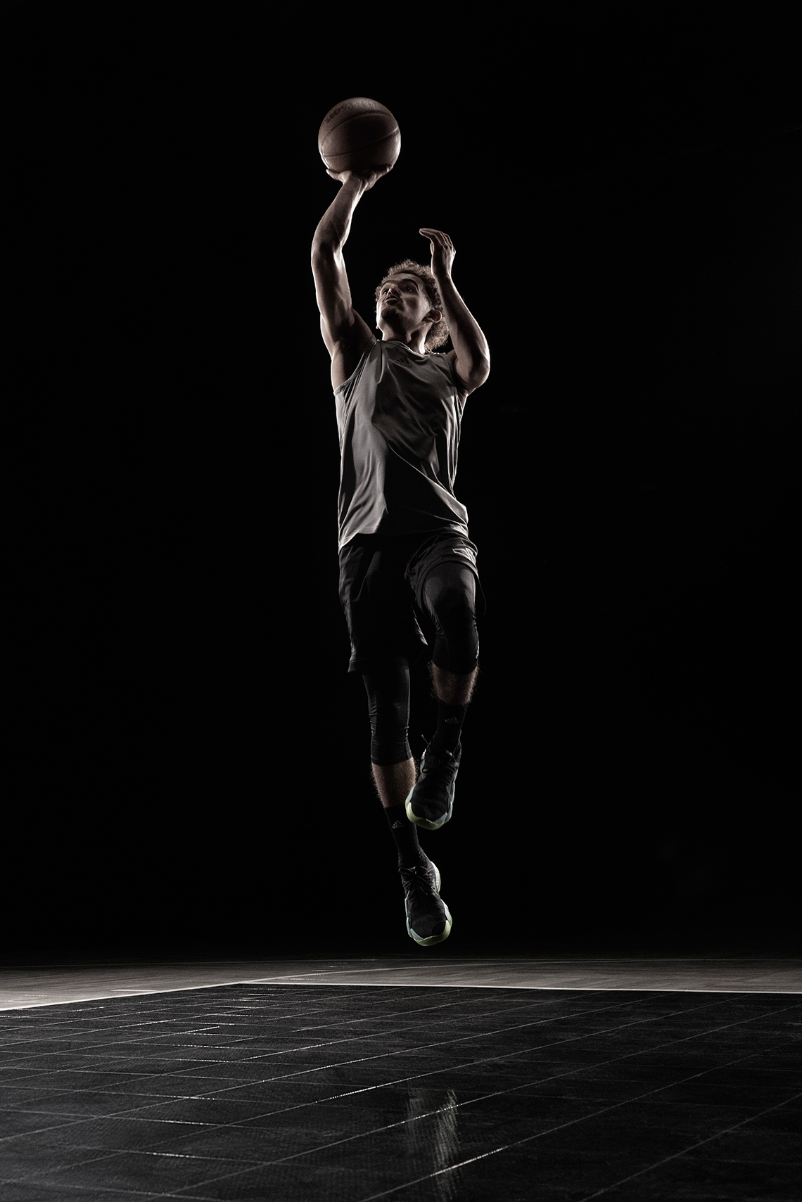 Giày Adidas tiếp theo của Trae Young được lấy cảm hứng một phần từ mẫu Adilette Slides - 4