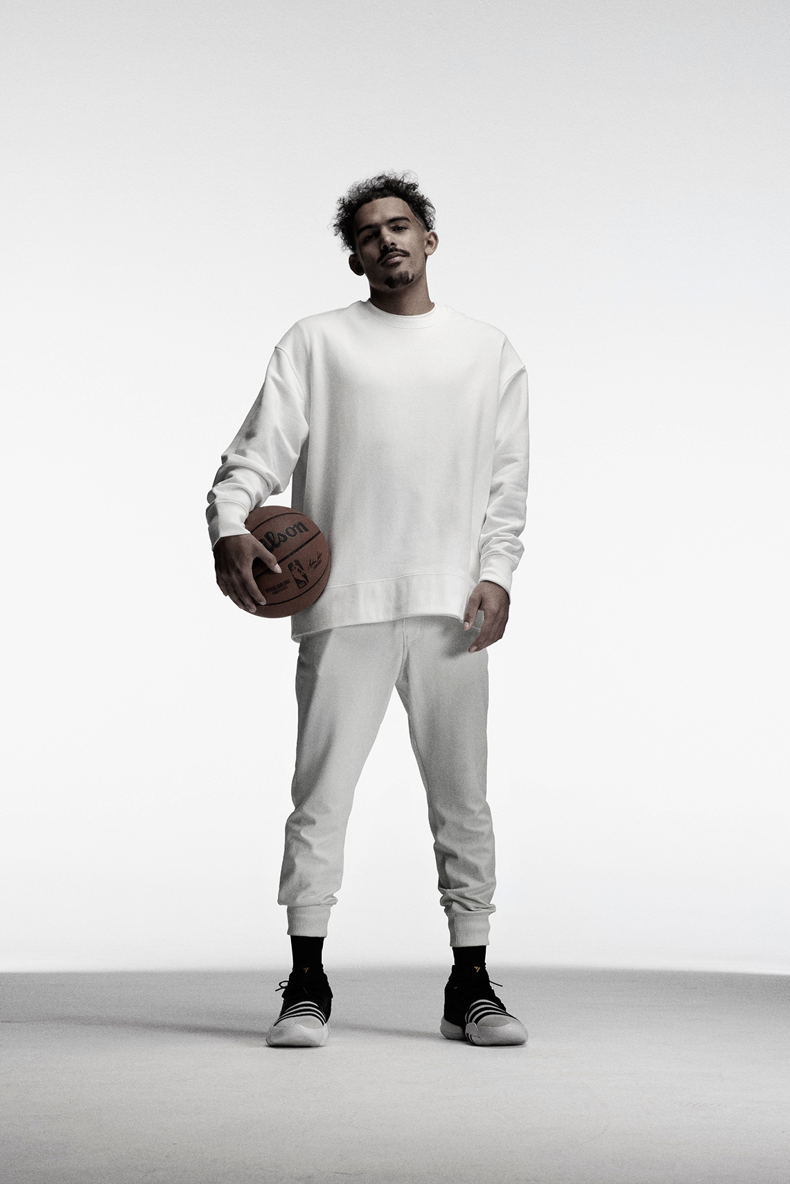 Giày Adidas tiếp theo của Trae Young được lấy cảm hứng một phần từ mẫu Adilette Slides - 9