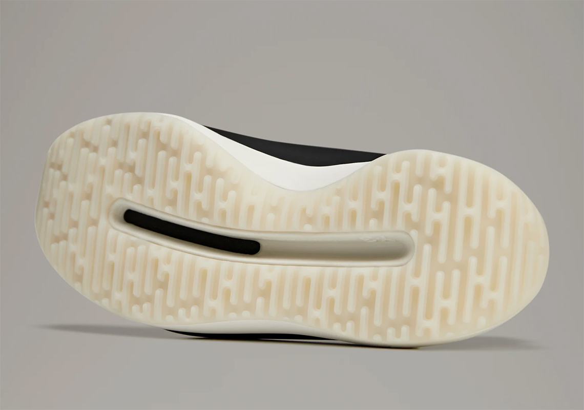 Giày adidas Y-3 Qisan Knit Black/White ra mắt với thiết kế đơn giản - 5