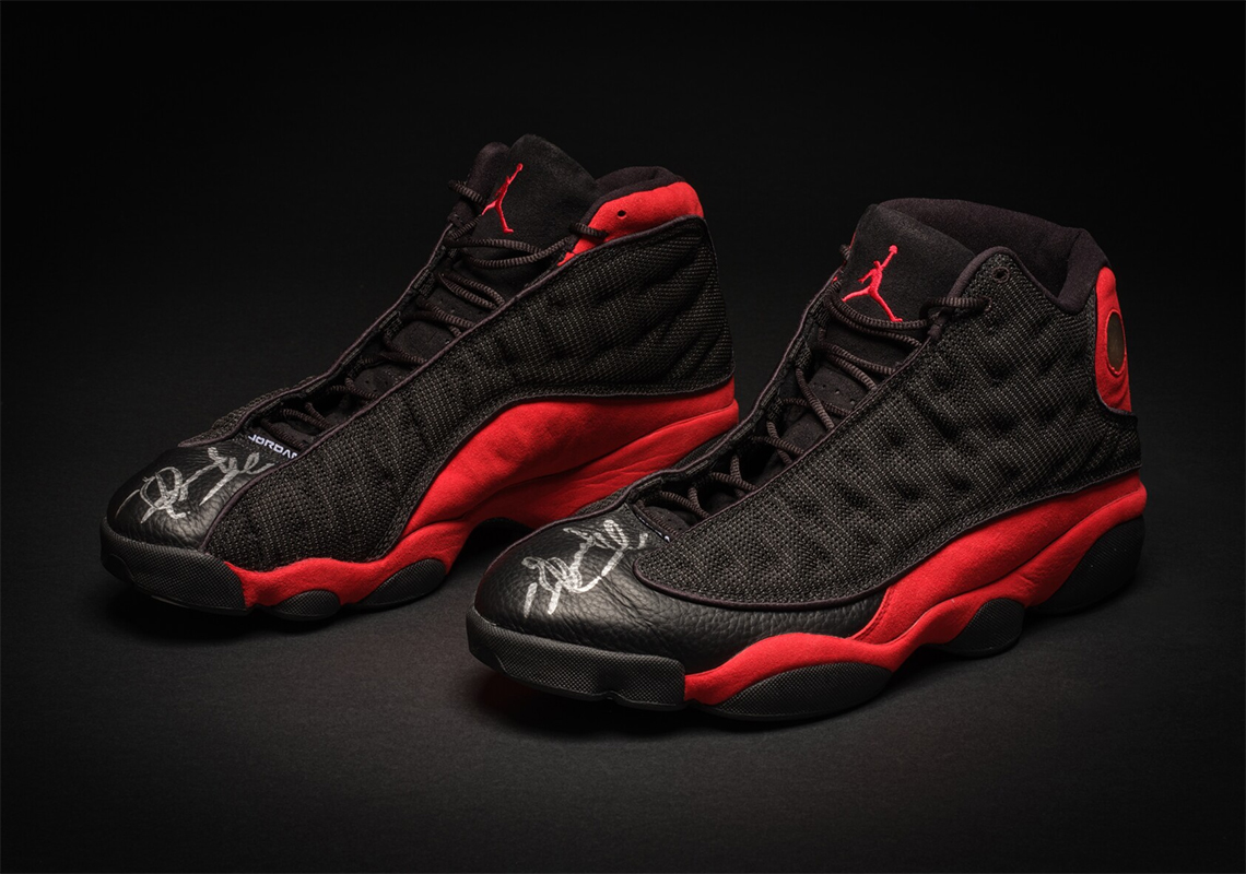 Giày Air Jordan 13 Bred được bán với giá kỷ lục 2.2 triệu USD tại đấu giá - 1