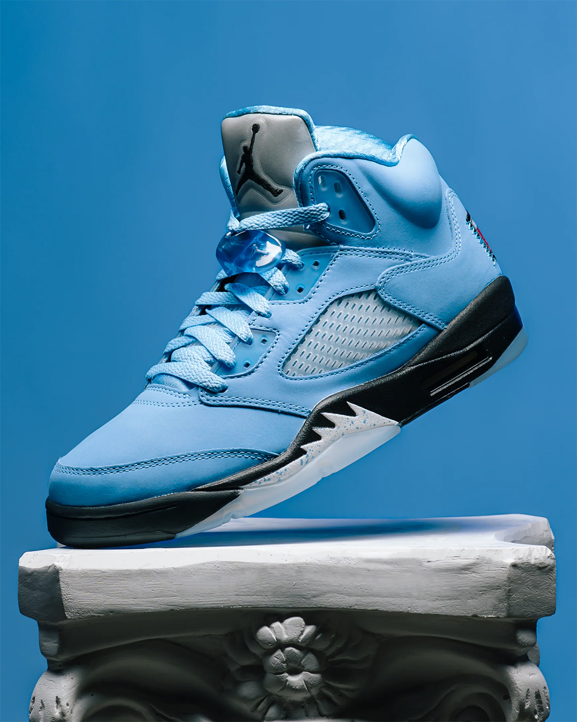Giày Air Jordan 5 UNC ra mắt trong bộ sưu tập Đại học - 2