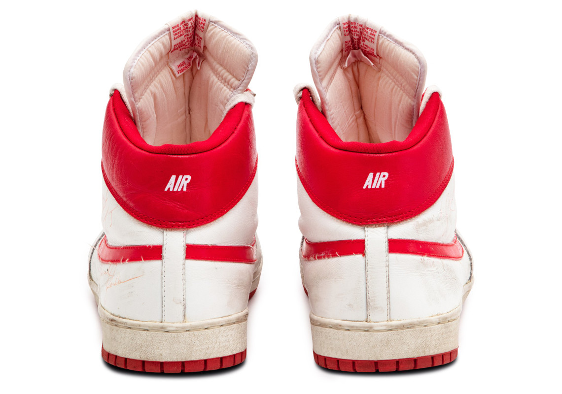 Giày Air Ship Từ Trận Đấu NBA Đầu Tiên của Michael Jordan Lên Sàn Đấu - 5