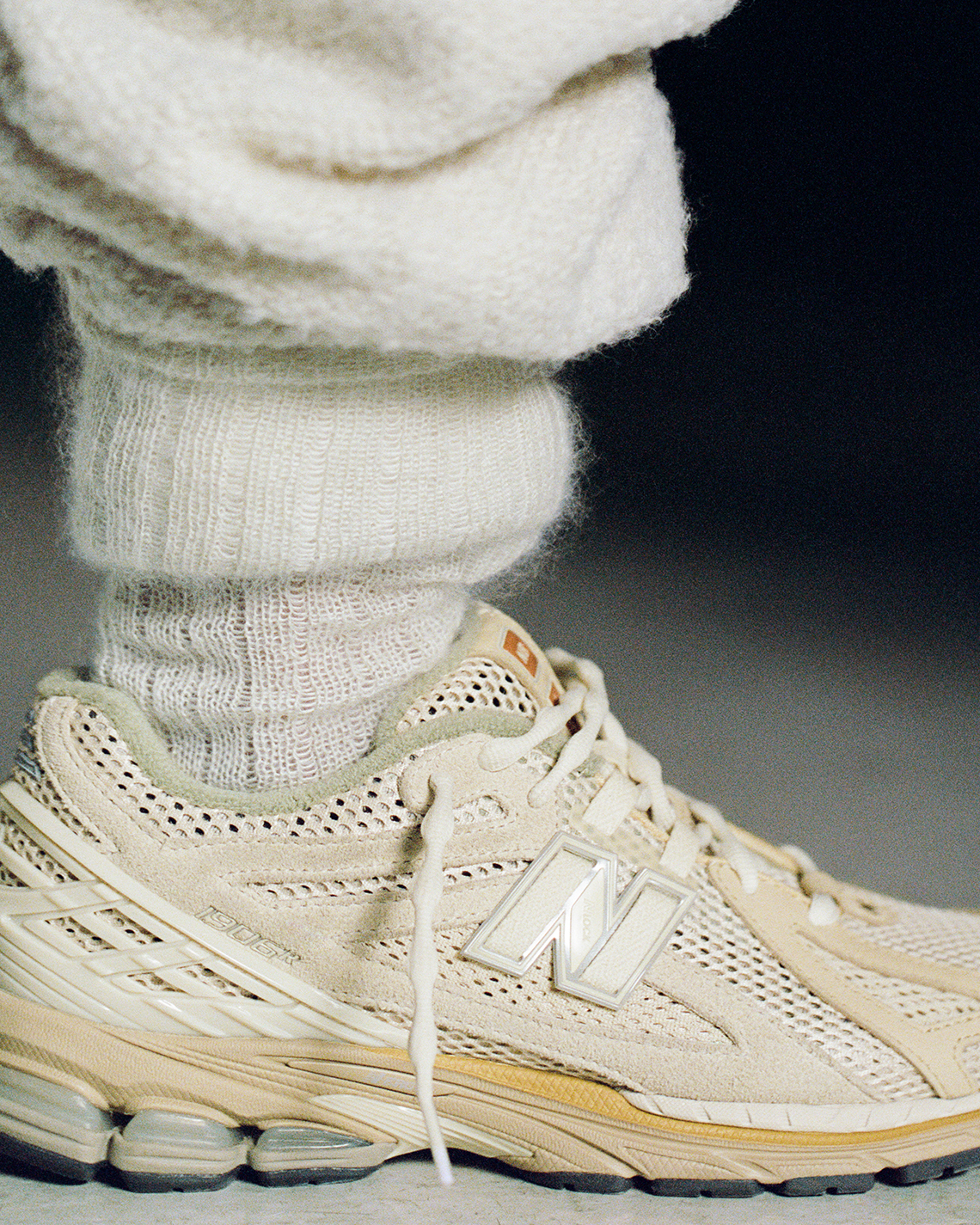 Giày AURALEE x New Balance 1906R: Sự Kết Hợp Độc Đáo - 4