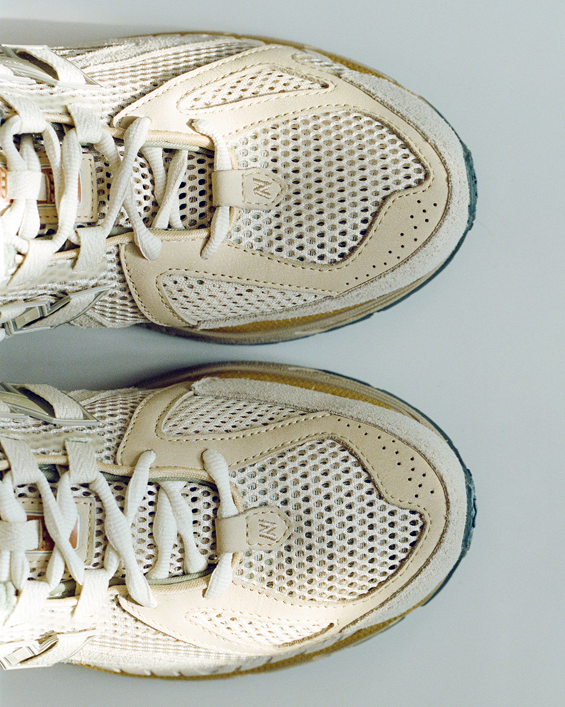 Giày AURALEE x New Balance 1906R: Sự Kết Hợp Độc Đáo - 7