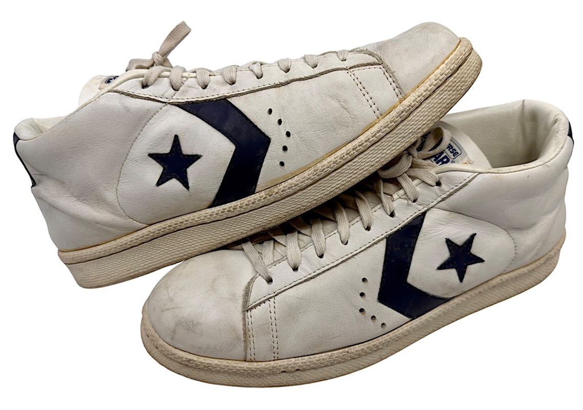 Giày Converse All-Star mà Michael Jordan mặc trong trận đấu quan trọng lên sàn đấu giá - 3