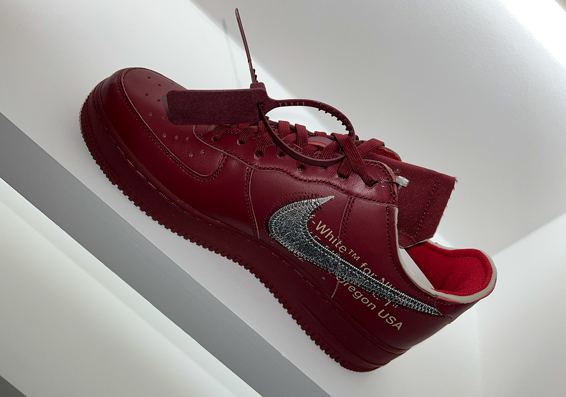 Giày dép không còn được phát hành X White x Nike được trưng bày tại Virgil ABLOH: Code C/O Architecture Triển lãm trong Miami - 5