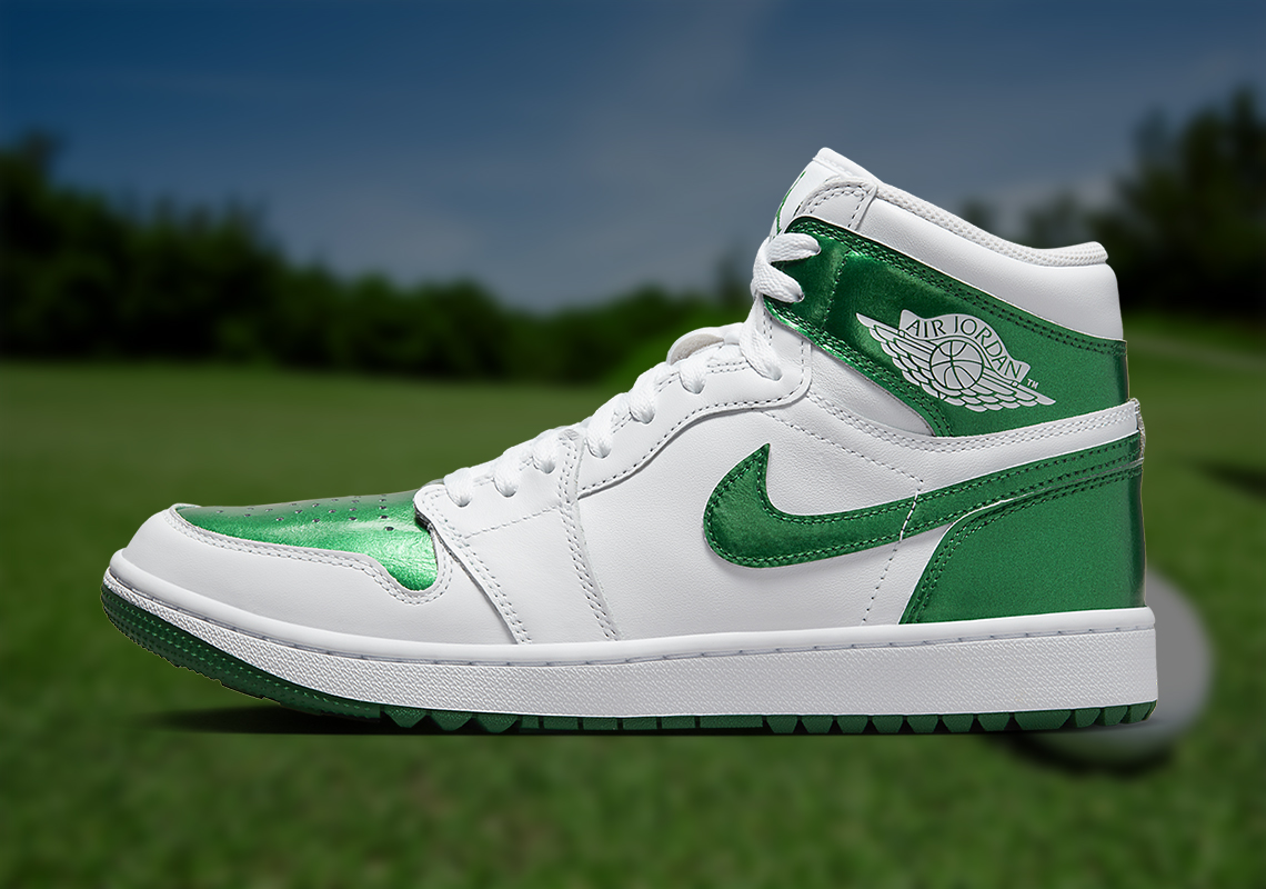 Giày Golf Air Jordan 1 High "Metallic Green" xuất hiện trên sân golf.