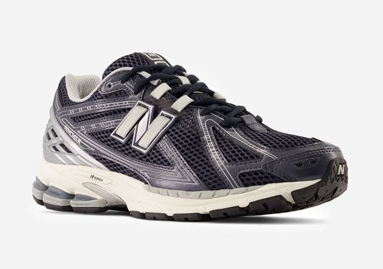 Giày New Balance 1906R Eclipse: Thiết kế đơn giản, tinh tế. - 1