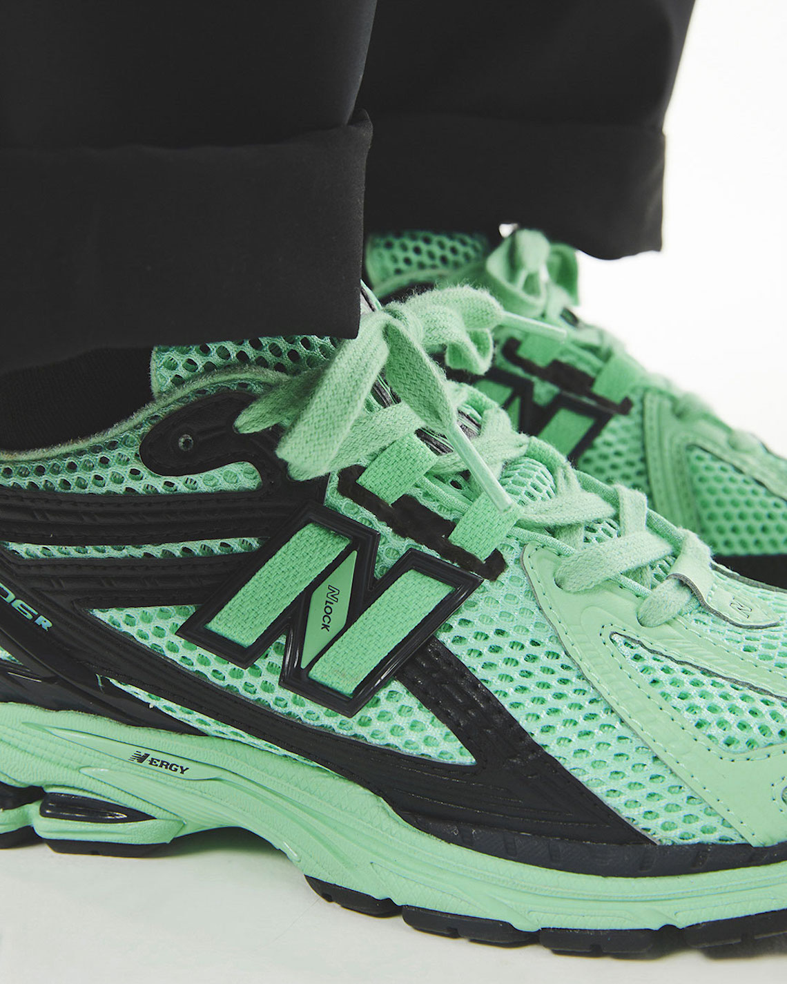 Giày New Balance 1906R Green/Black phối màu độc quyền của size? sẽ ra mắt vào ngày 16 tháng 2 - 8