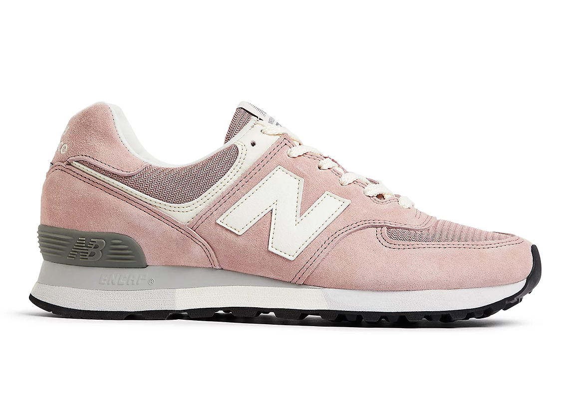 Giày New Balance 576 sẽ được ra mắt với màu hồng nhạt mới trong năm 2023 - 2
