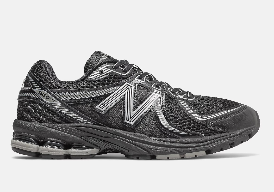 Giày New Balance 860v2 quay trở lại với màu Đen/Bạc kim loại - 1