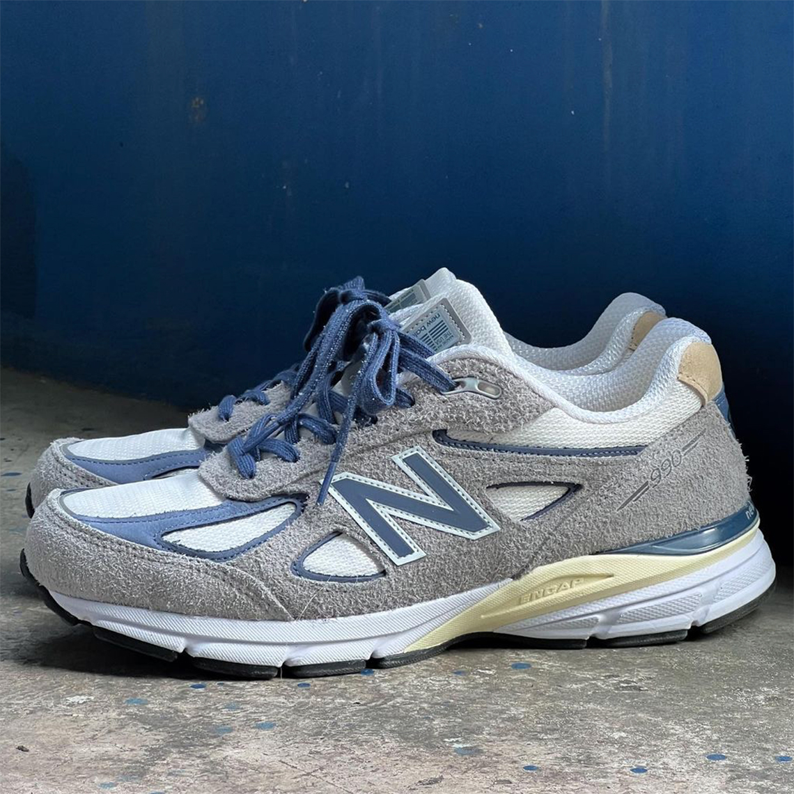Giày New Balance 990v4 MADE in USA quay trở lại với sắc xám truyền thống - 3