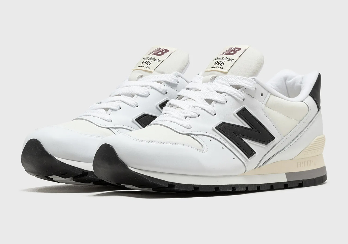 Giày New Balance 996 'White/Black' - Sự Kết Hợp Hoàn Hảo Của Sự Truyền Thống và Phong Cách Hiện Đại - 1