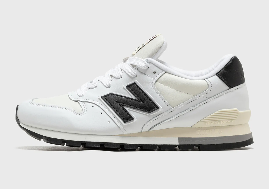 Giày New Balance 996 'White/Black' - Sự Kết Hợp Hoàn Hảo Của Sự Truyền Thống và Phong Cách Hiện Đại - 2