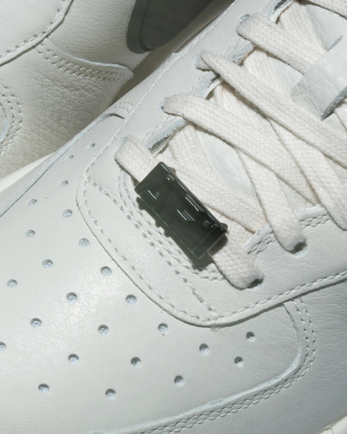 Giày Nike Air Force 1 Low Black và Phantom by AMBUSH sắp phát hành - 6