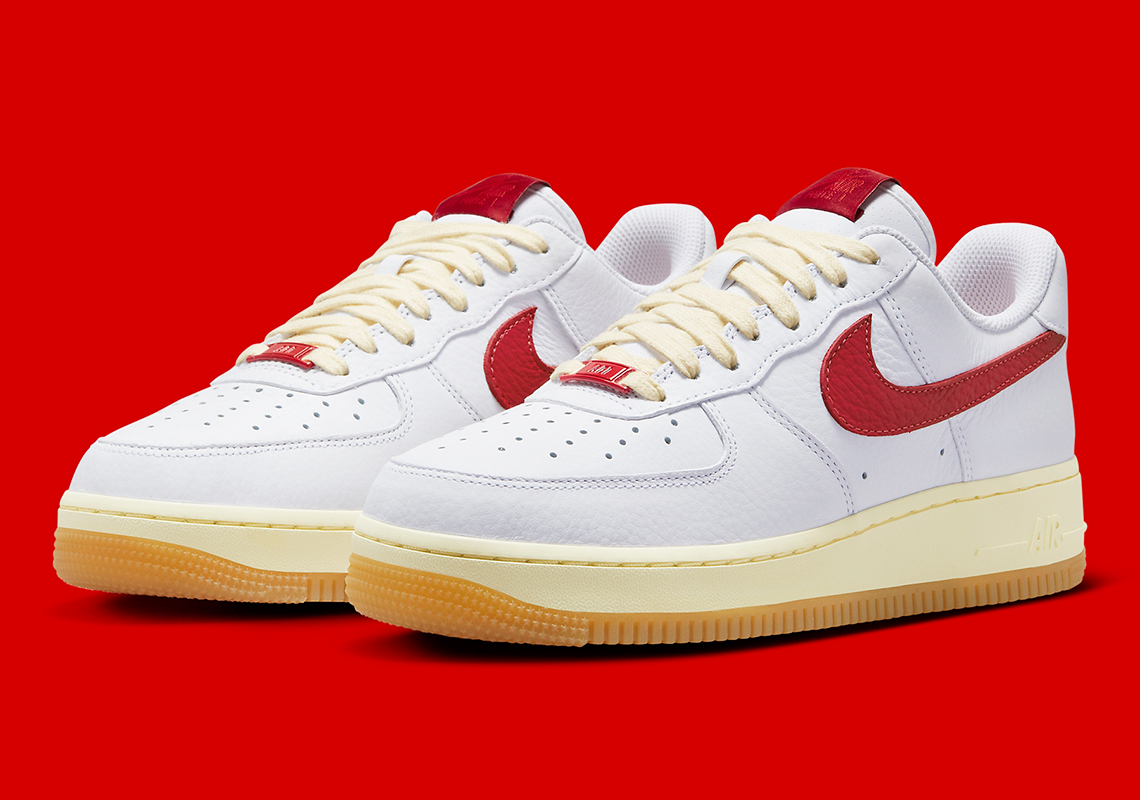 Giày Nike Air Force 1 Low được thêm chút sắc màu bơ vào thiết kế - 1