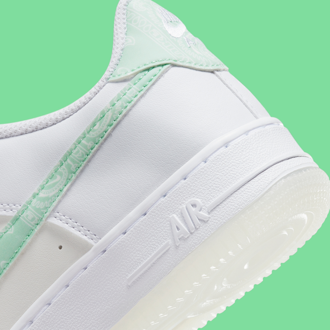 Giày Nike Air Force 1 Low Easter có màu pastel và họa tiết paisley mới. - 10