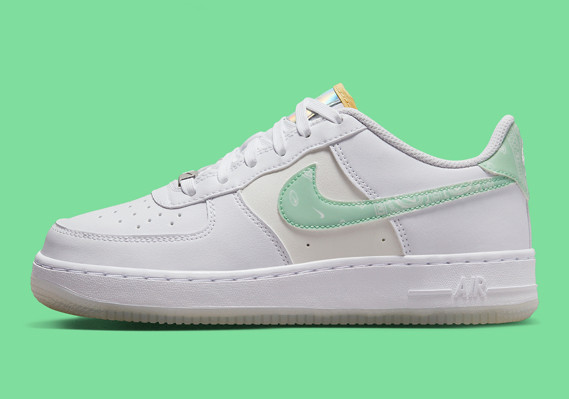 Giày Nike Air Force 1 Low Easter có màu pastel và họa tiết paisley mới. - 2