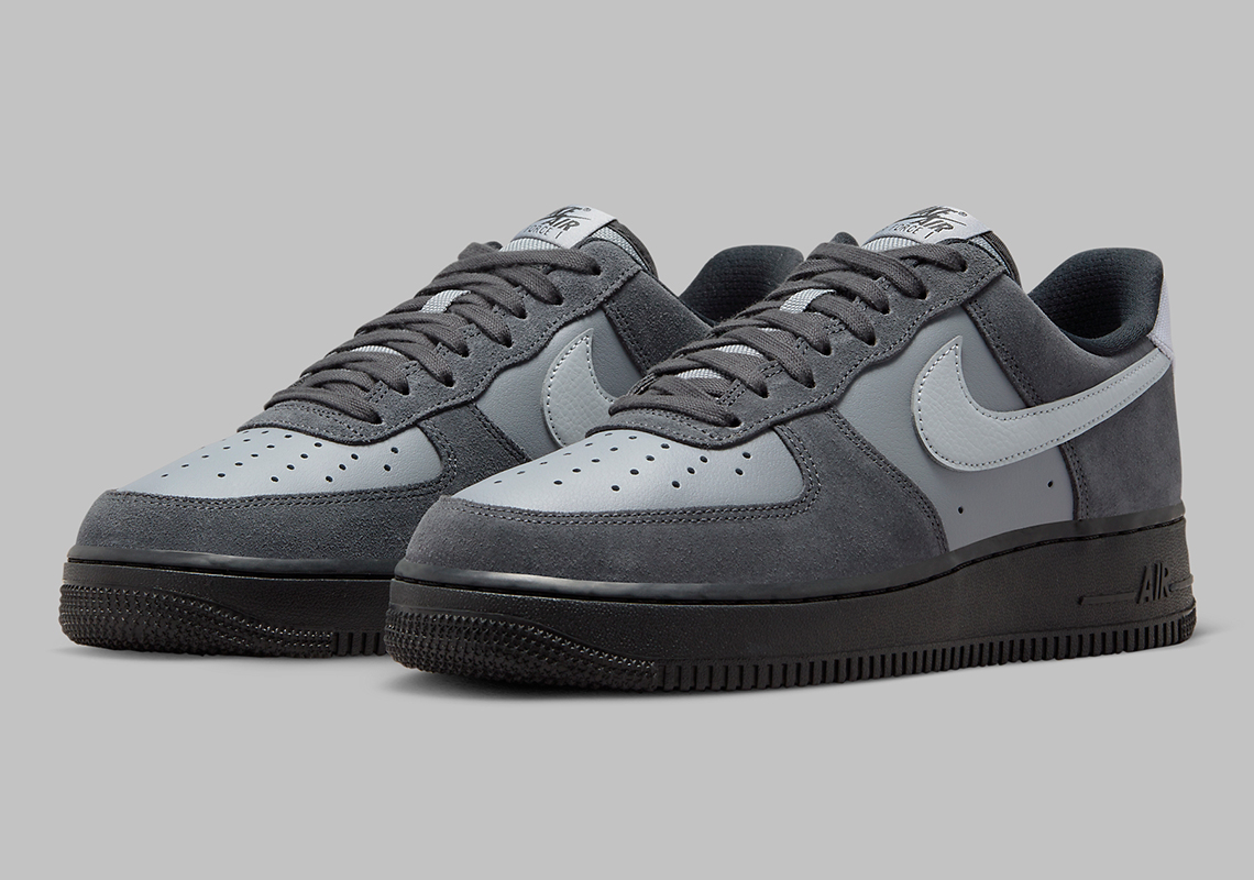 Giày Nike Air Force 1 Low phiên bản Wolf Grey được kết hợp cùng đế màu Anthracite - 1