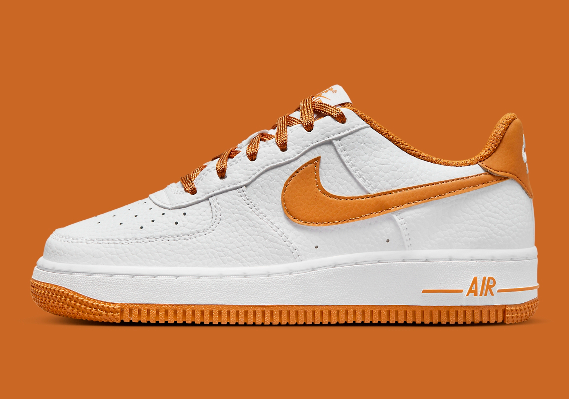 Giày Nike Air Force 1 Low White/Desert Ochre cho trẻ em đã có mặt - 2