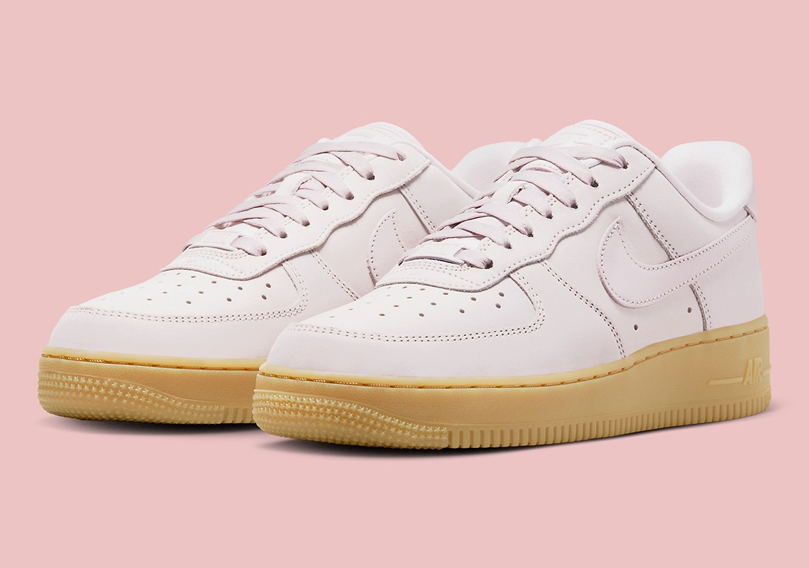 Giày Nike Air Force 1 Màu Hồng Nhạt Và Đế Gum - 1