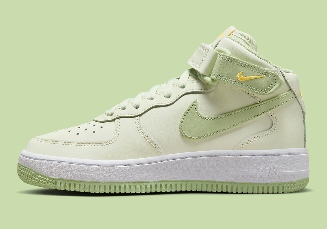 Giày Nike Air Force 1 Mid LE 'Sea Glass': Màu Sắc Mới Cho Phong Cách Thời Trang - 2