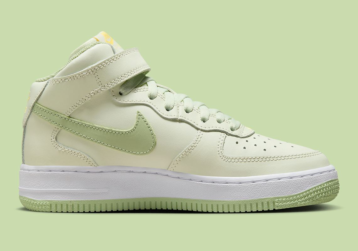 Giày Nike Air Force 1 Mid LE 'Sea Glass': Màu Sắc Mới Cho Phong Cách Thời Trang - 3