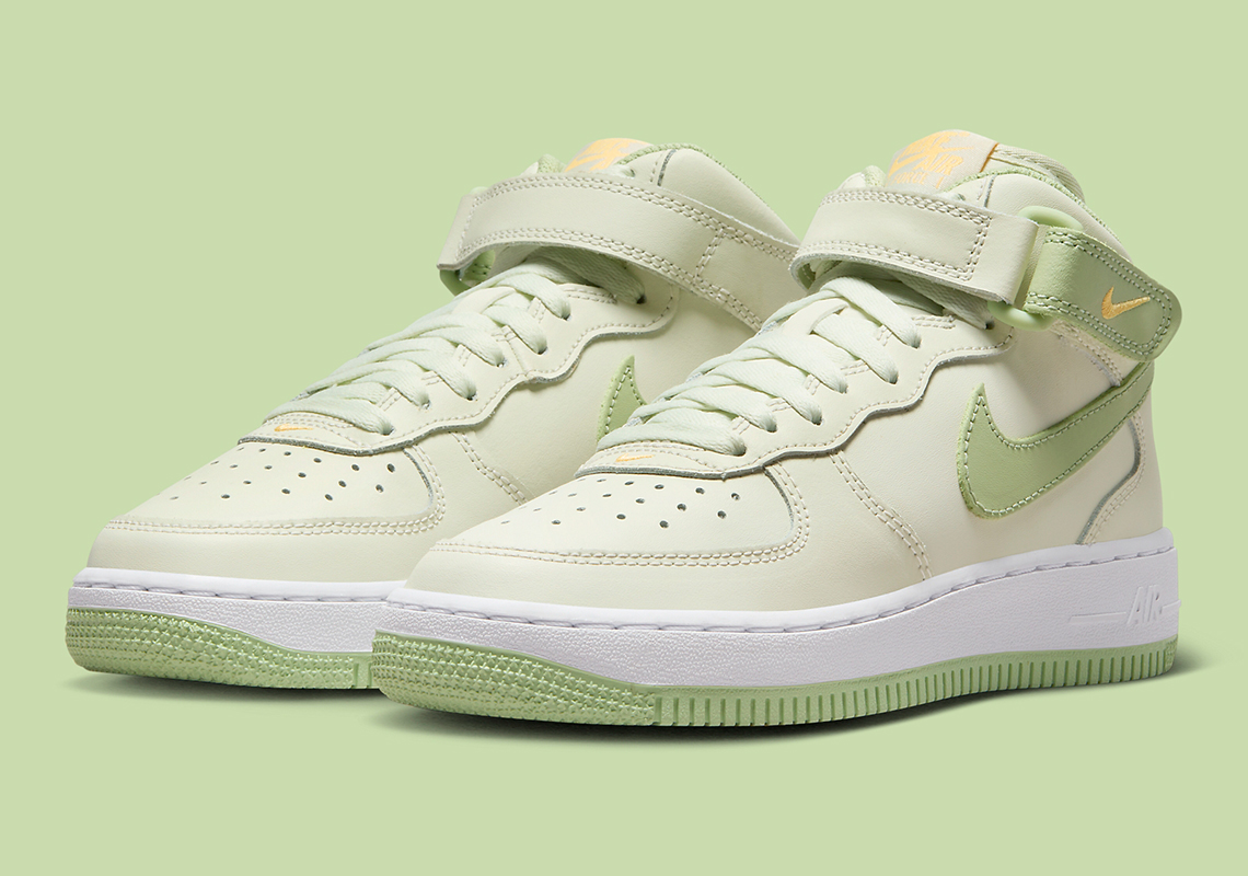 Giày Nike Air Force 1 Mid LE 'Sea Glass': Màu Sắc Mới Cho Phong Cách Thời Trang