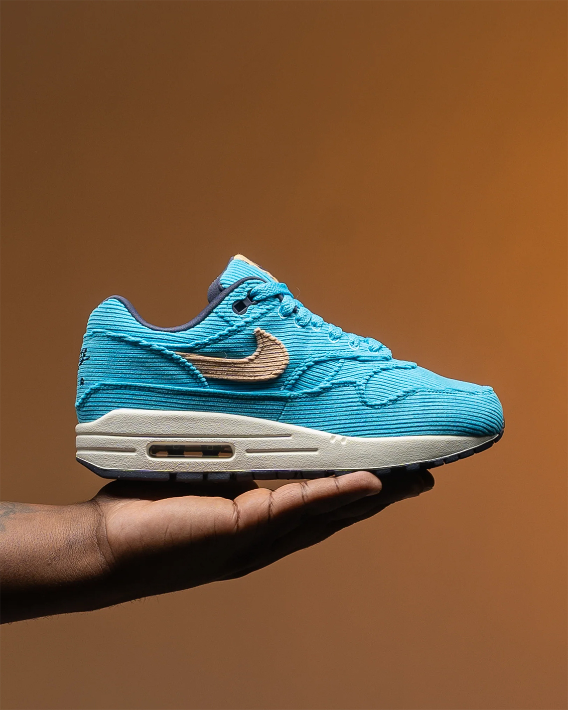 Giày Nike Air Max 1 Baltic Blue sử dụng chất liệu vải cord mềm mại trên toàn bộ upper - 2