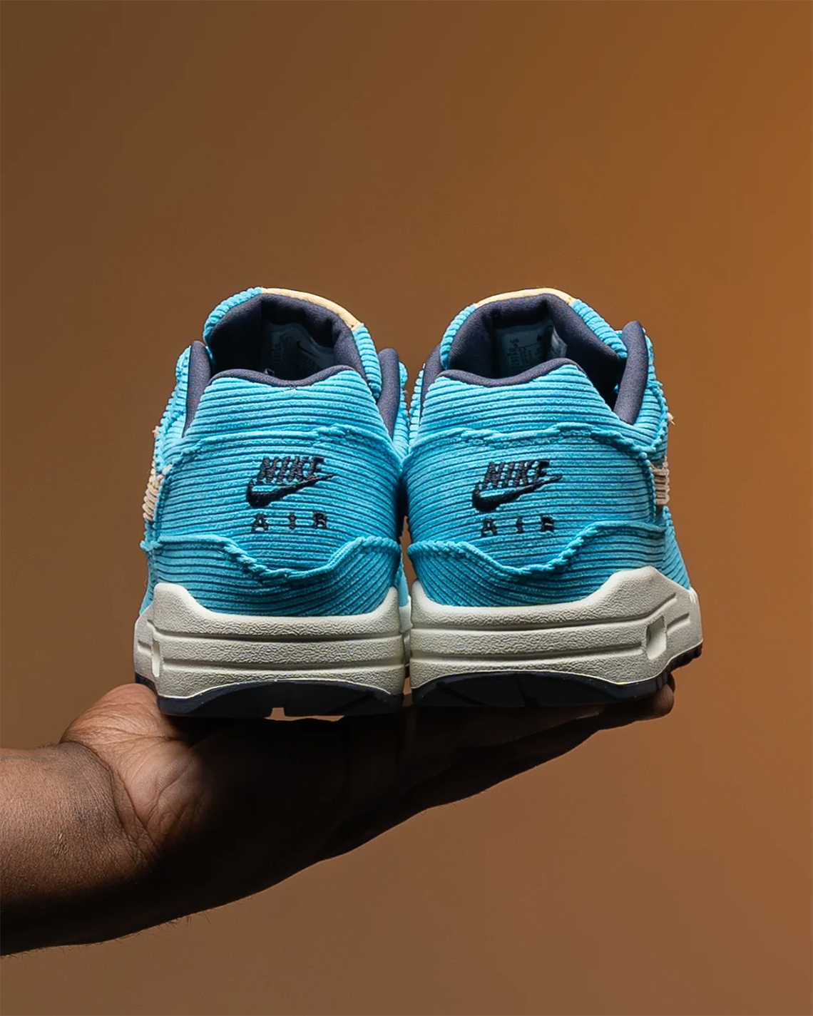 Giày Nike Air Max 1 Baltic Blue sử dụng chất liệu vải cord mềm mại trên toàn bộ upper - 3