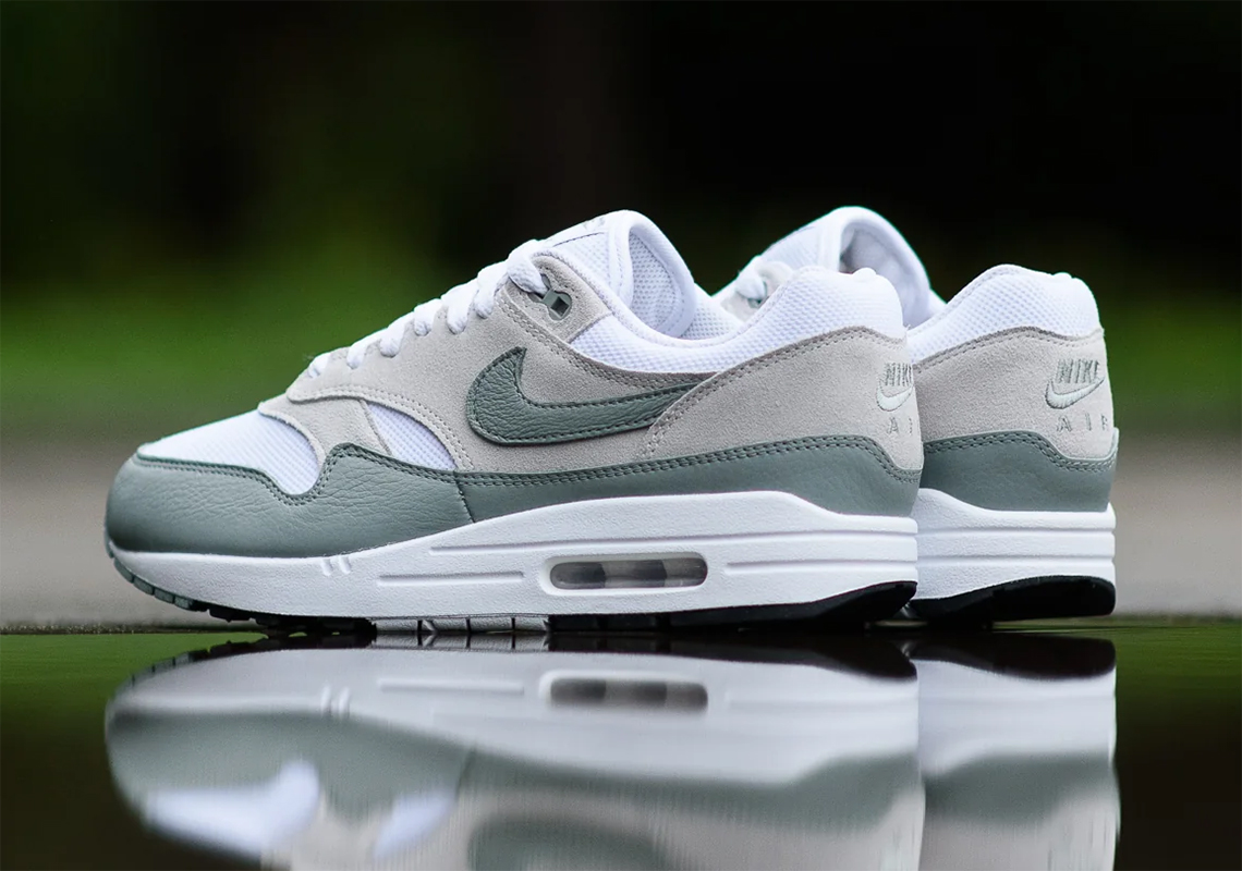 Giày Nike Air Max 1 "Mica Green" sắp ra mắt: Thông tin chi tiết và danh sách cửa hàng bán giày.