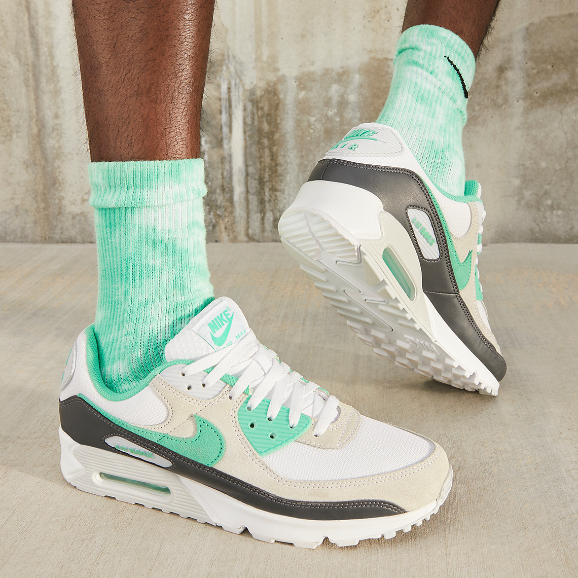 Giày Nike Air Max 90 Spring Green ra mắt với màu xanh nhạt và phong cách OG - 3