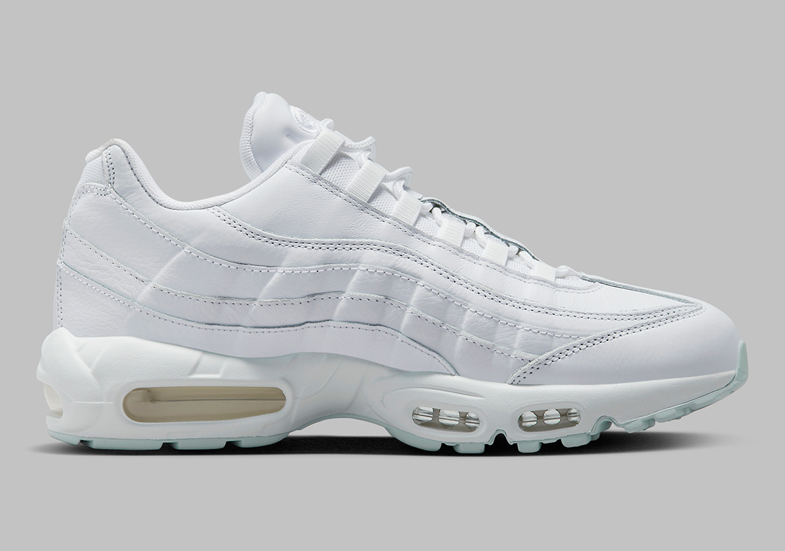 Giày Nike Air Max 95 Triple White trở lại với số lượng hàng mới - 3