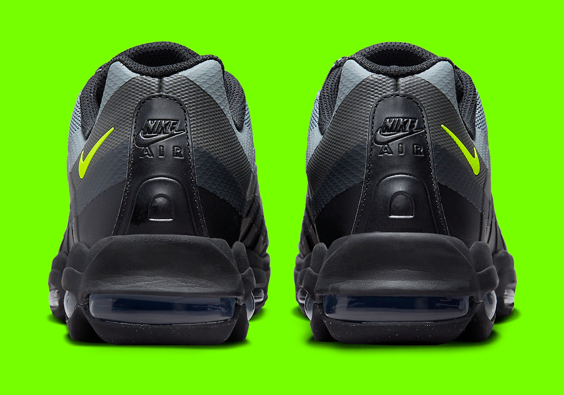 Giày Nike Air Max 95 Ultra phiên bản mới với gam màu đen, xám và neon green. - 5