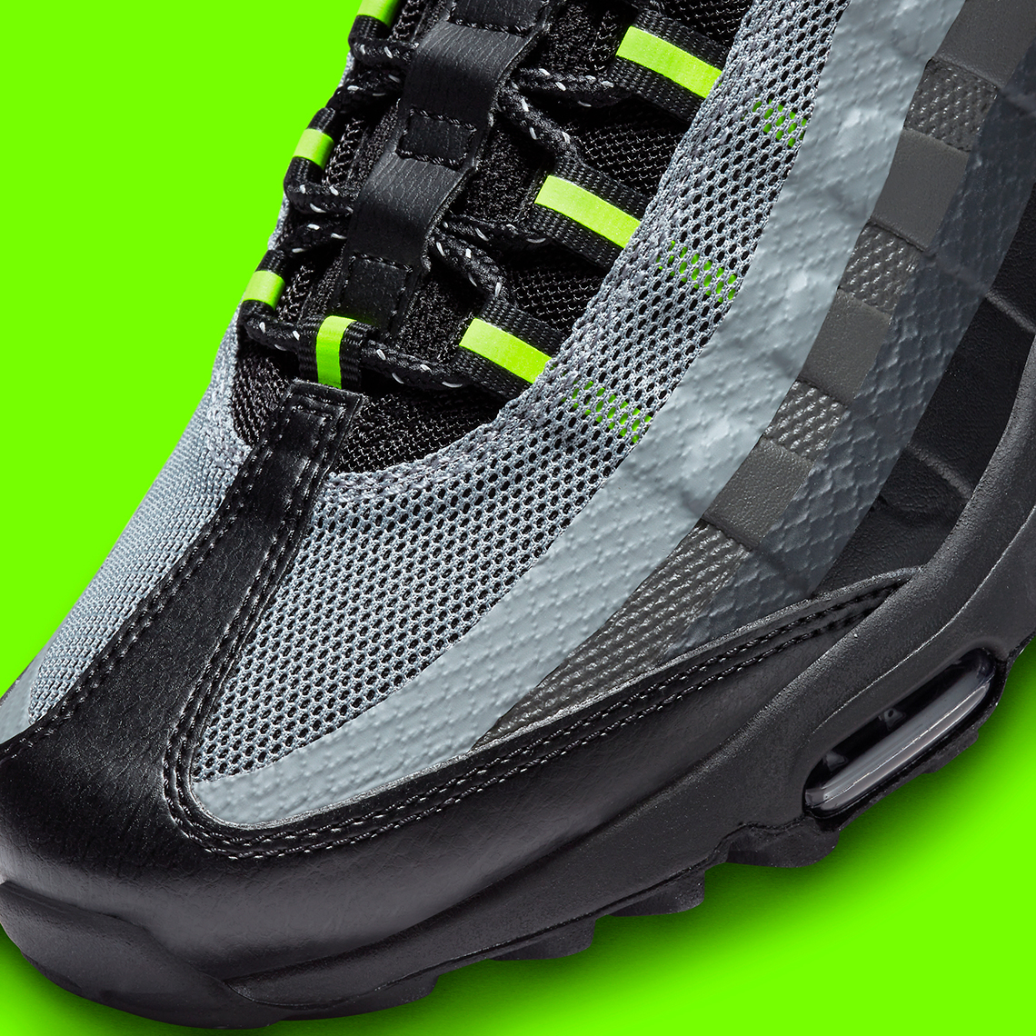 Giày Nike Air Max 95 Ultra phiên bản mới với gam màu đen, xám và neon green. - 7