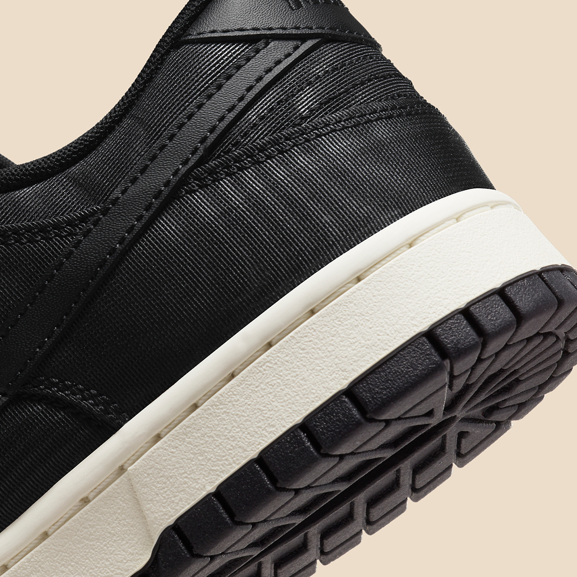 Giày Nike Dunk Low đen trắng với mẫu vân gỗ mới ra mắt - 7