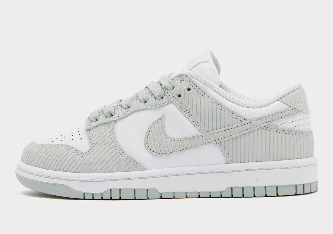 Giày Nike Dunk Low lần này được phủ bởi chất liệu nỉ Corduroy mang phong cách Vintage. - 2