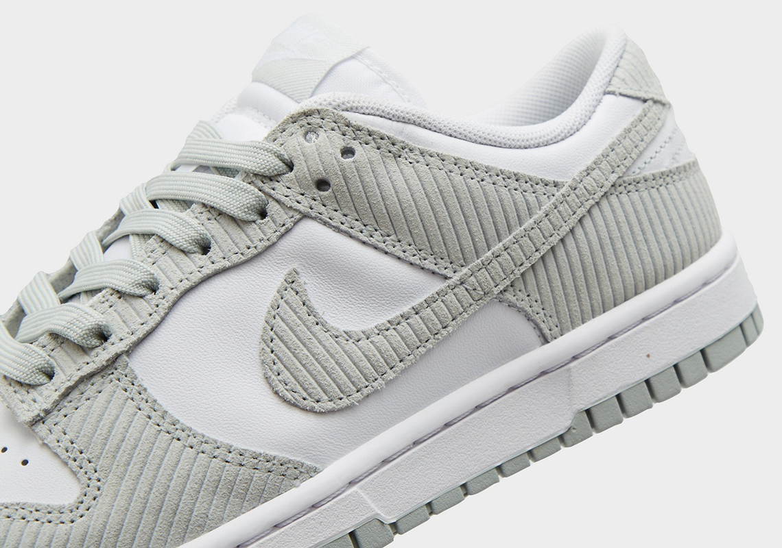 Giày Nike Dunk Low lần này được phủ bởi chất liệu nỉ Corduroy mang phong cách Vintage. - 3