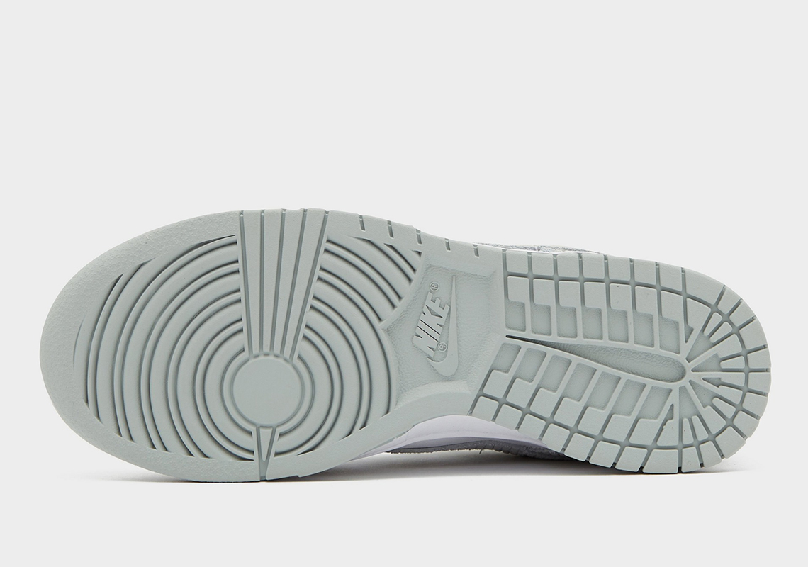 Giày Nike Dunk Low lần này được phủ bởi chất liệu nỉ Corduroy mang phong cách Vintage. - 6