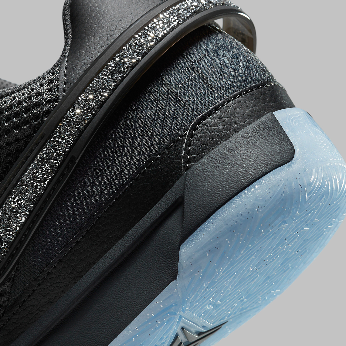 Giày Nike JA 1 12 AM của Ja Morant được trang trí đá Swarovski - 11