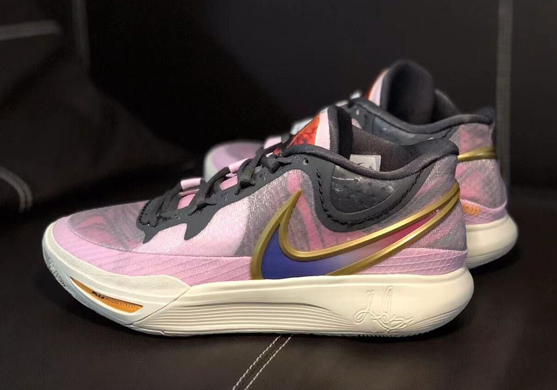 Giày Nike Kyrie 8 All-Star bị ngưng phát hành, chỉ còn duy nhất một đôi trên eBay với giá 2.300 USD - 2
