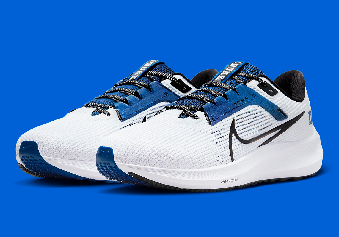 Giày Nike Zoom Pegasus 40 có màu sắc độc đáo của đội bóng rổ Duke Blue Devils. - 2