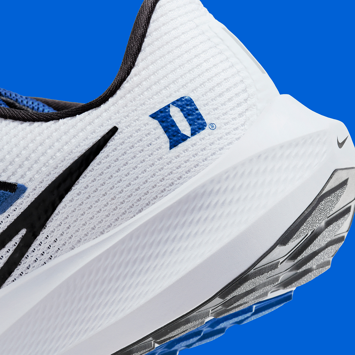Giày Nike Zoom Pegasus 40 có màu sắc độc đáo của đội bóng rổ Duke Blue Devils. - 8