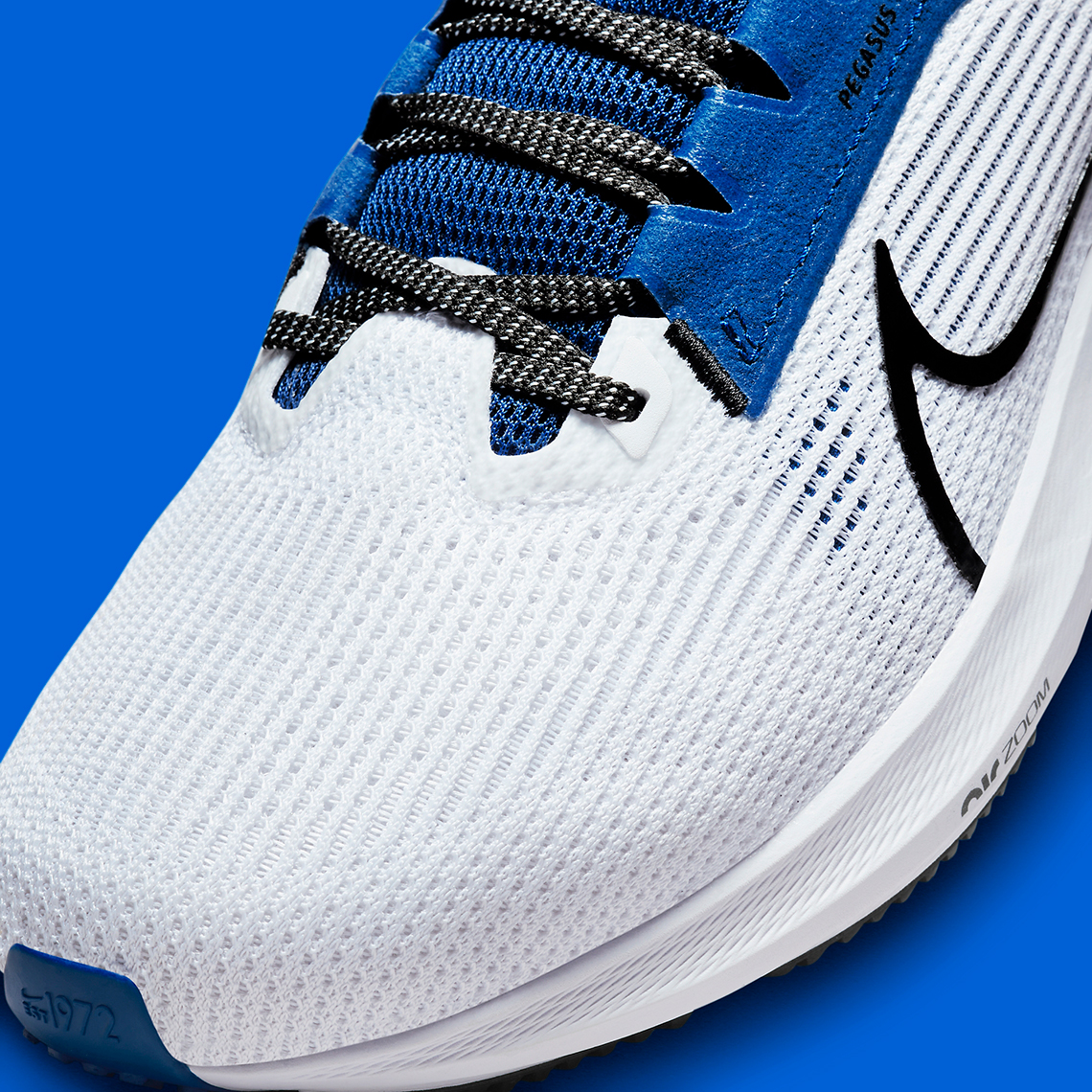 Giày Nike Zoom Pegasus 40 có màu sắc độc đáo của đội bóng rổ Duke Blue Devils. - 9